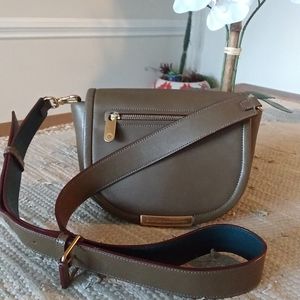 🦋EUC-MARC BY MARC JACOBS OLIVE LUNA BAG.